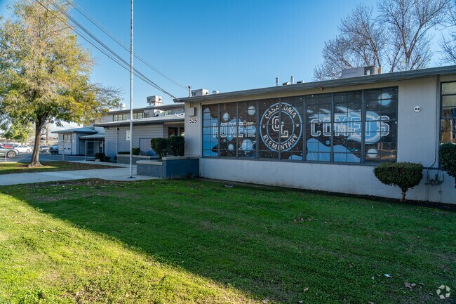 Casa Loma Elementary School is located in South Bakersfield.