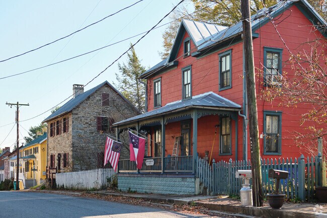English settlement in this region of Burkittsvilles began in the early 18th century.