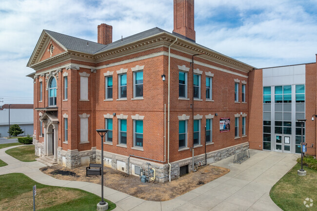Thomas Wharton Elementary School has a student to teacher ratio of 13:1.