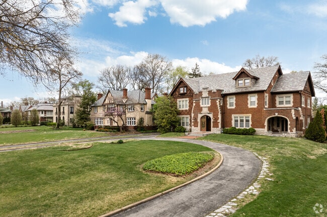 Large stately manors line Lindell Blvd. in Skinker DeBallviere.