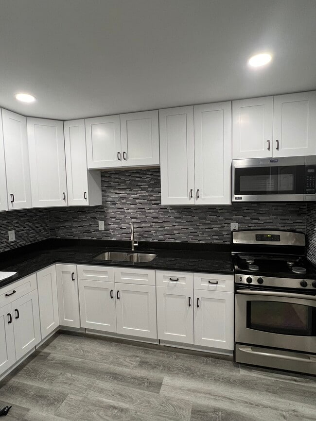 3240 W Polk St unit 1, Chicago, IL 60624 - photo 2