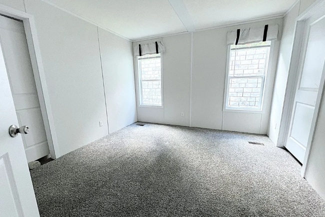 17042 Coventry Ln, Holly, MI 48442 - photo 2