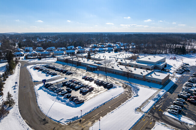 Will L. Lee School, Campus Overview.