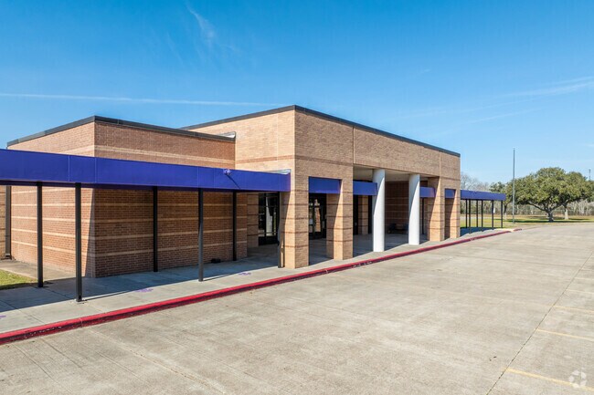 Frontier Elementary has a student teacher ratio of 15 to 1.