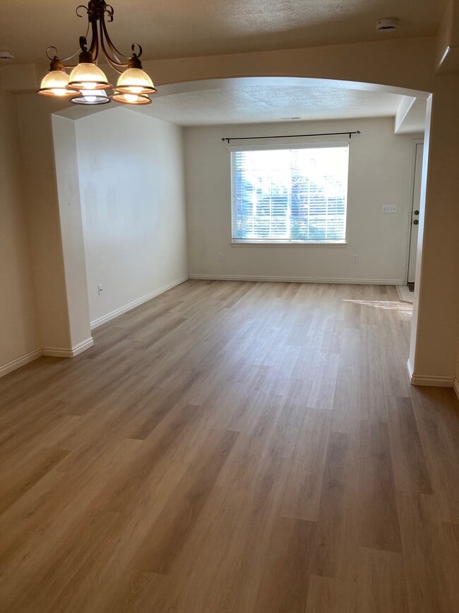 1440 Cobblestone Ln, Ogden, UT 84404 - photo 4