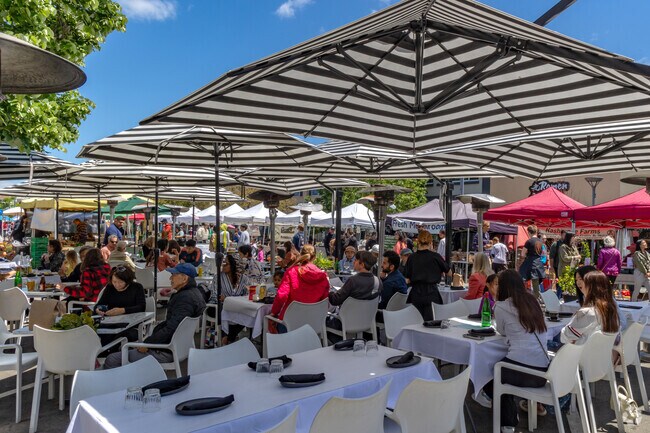 Duveneck-St Francis residents can enjoy outdoor dining at Terún.