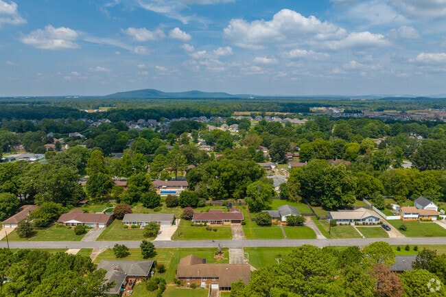 Whitesburg sits about 5 miles south of Downtown Huntsville.
