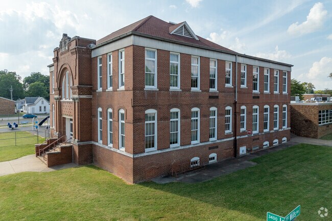 The student population of Tekoppel Elementary School is 439 and the school serves K-5.