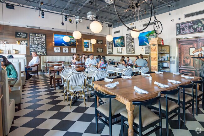 Milanezza is a family friendly restaurant in Key Biscayne offering a great happy hour.