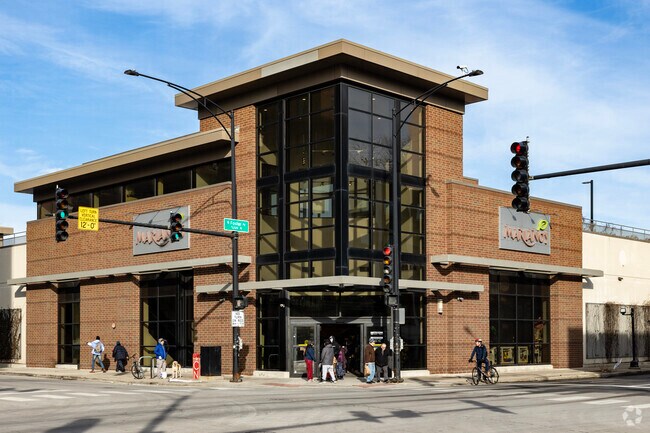 Mariano's retail store is a great place to shop in Margate Park, IL.