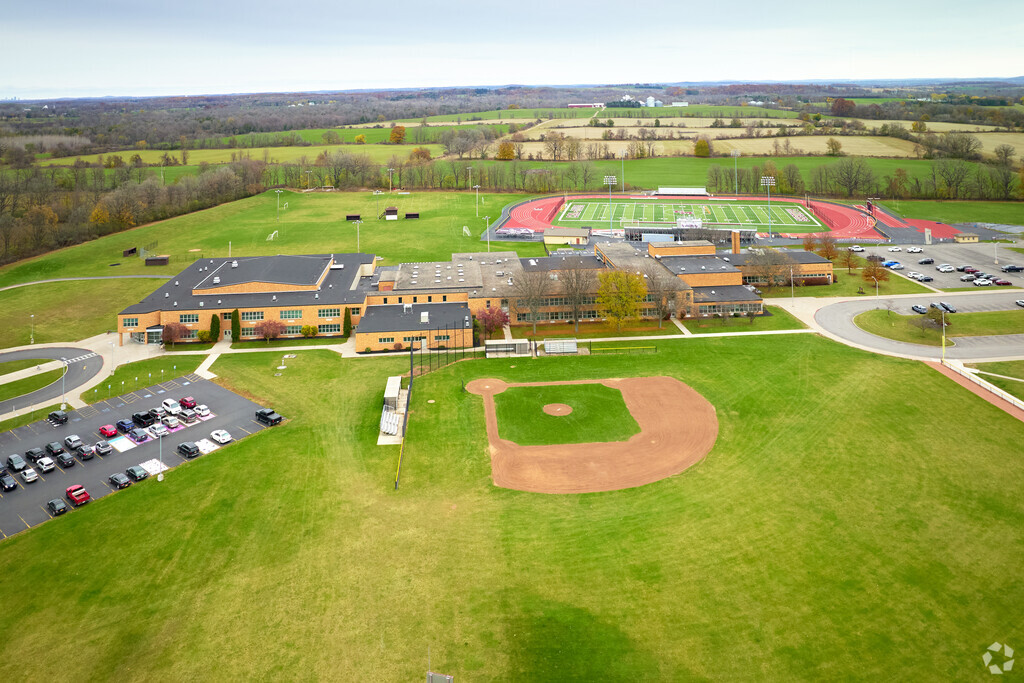 Caledonia-Mumford Elementary School has a student/teacher ratio of 10:1.