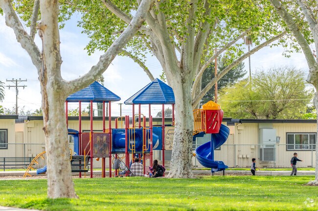 Ramona residents can enjoy outdoor fun and relaxation at Sallee Park, a perfect spot for picnics, walks, and family gatherings.