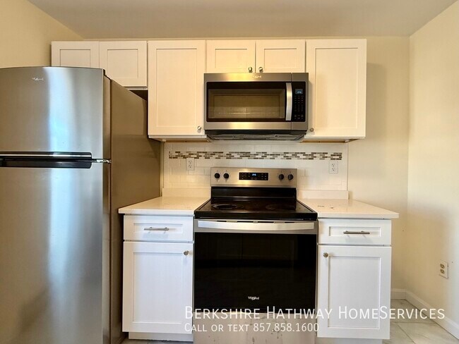 35 Davis Square unit 9, Somerville, MA 02144 - photo 4