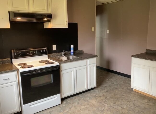 653 Morgan St unit 1 Garden View Apart, Dickson City, PA 18519 - photo 4