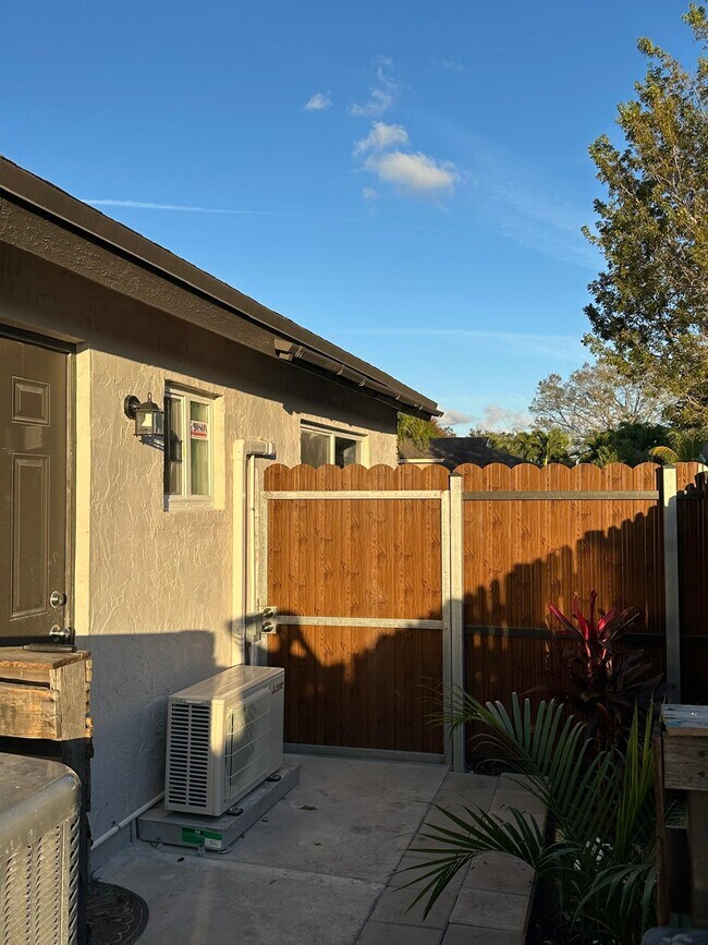 5225 SW 116th Ave unit The Garage, Cooper City, FL 33330 - photo 5