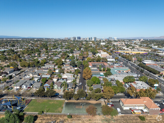 Tamien provides easy access to San Jose’s downtown and transit options.