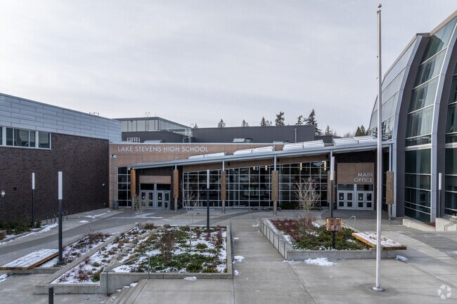 Lake Stevens High School prepares students for graduation and beyond.
