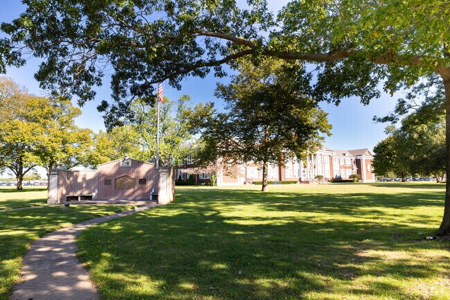 NID 537936 Pulaski Street School is  Riverhead and near other primary and secondary schools.