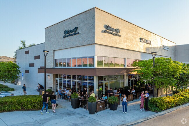 Pembroke Lakes South hosts excellent restaurants, including for pizza lovers Mister 01 Pizza.