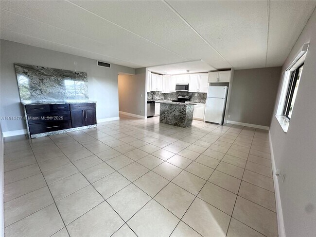 105 Meadows Cir unit 105, Boynton Beach, FL 33436 - photo 4