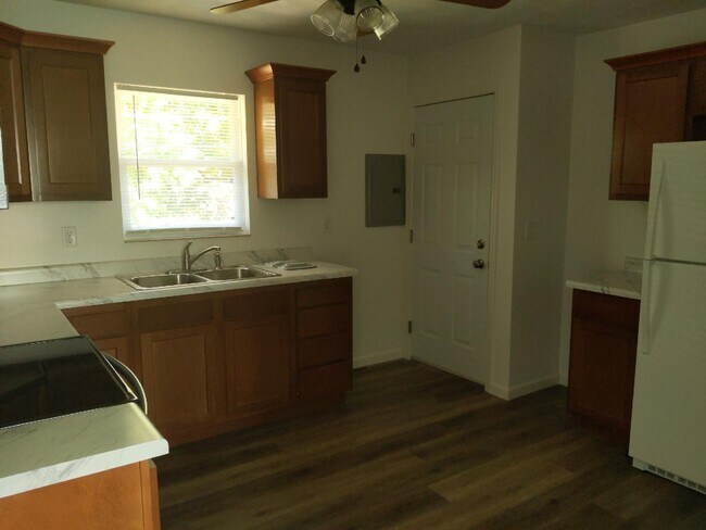 441 2nd Avenue D unit B&C, Silvis, IL 61282 - photo 2