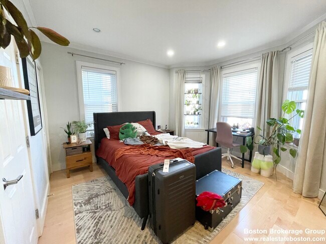 108 Buttonwood St unit 1, Dorchester, MA 02125 - photo 7