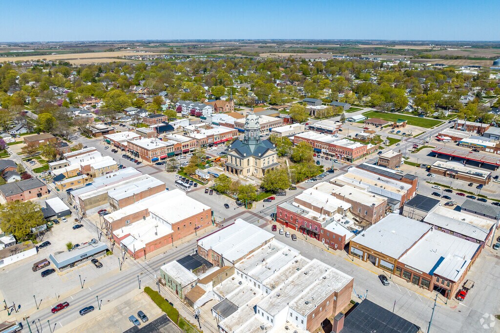 In the heart of Winterset is the bustling, historic downtown, centered around the Madison County Courthouse.