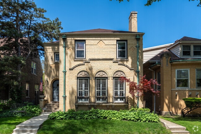 You can find homes with intricate ornamentation in the West Rogers Park neighborhood.