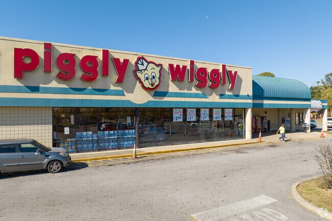 In North Birmingham, Piggly Wiggly is the beloved local spot for all your grocery needs!