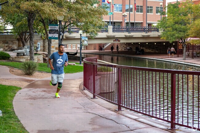 Take an afternoon run around the trails at Riverwalk in Downtown.