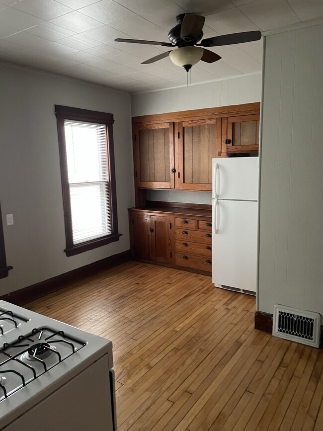 1403 Williamson St Unit B, Madison, WI 53703