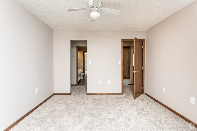 2BR, 1.5BA - 1,052 SF