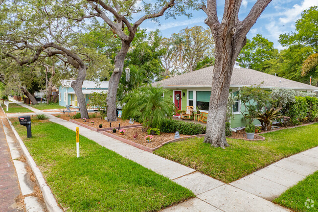 Dunedin Marina's unique collection of homes are surrounded by beautiful oak trees.