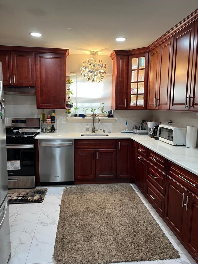 7501 Hana Rd, Edison, NJ 08817