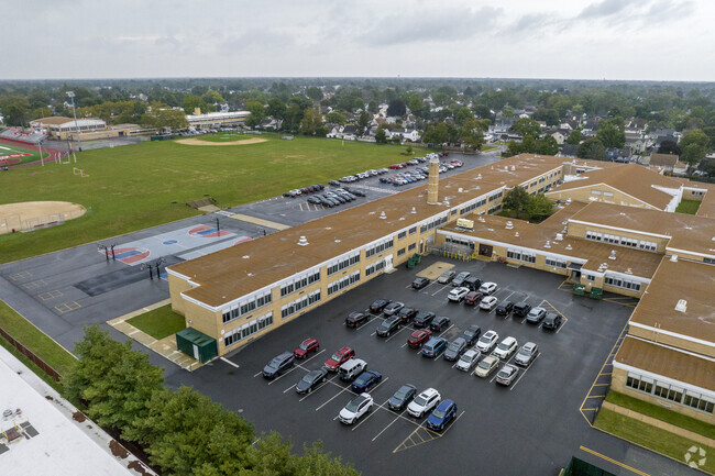 Island Trees Middle School in Levittown has 675 students in grades 5-8 with a ratio of 10 to 1.