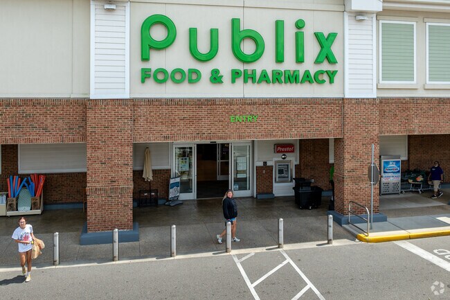 Ogden residents can grab their weekly groceries from the nearby Publix.