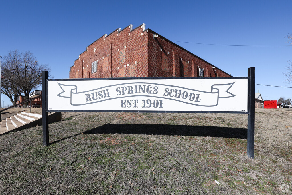 Rush Springs Elementary has earned a B- on Niche.