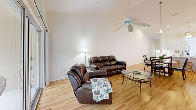 7137 Cedar Hollow Cir unit 22-201, Bradenton, FL 34203 - photo 2