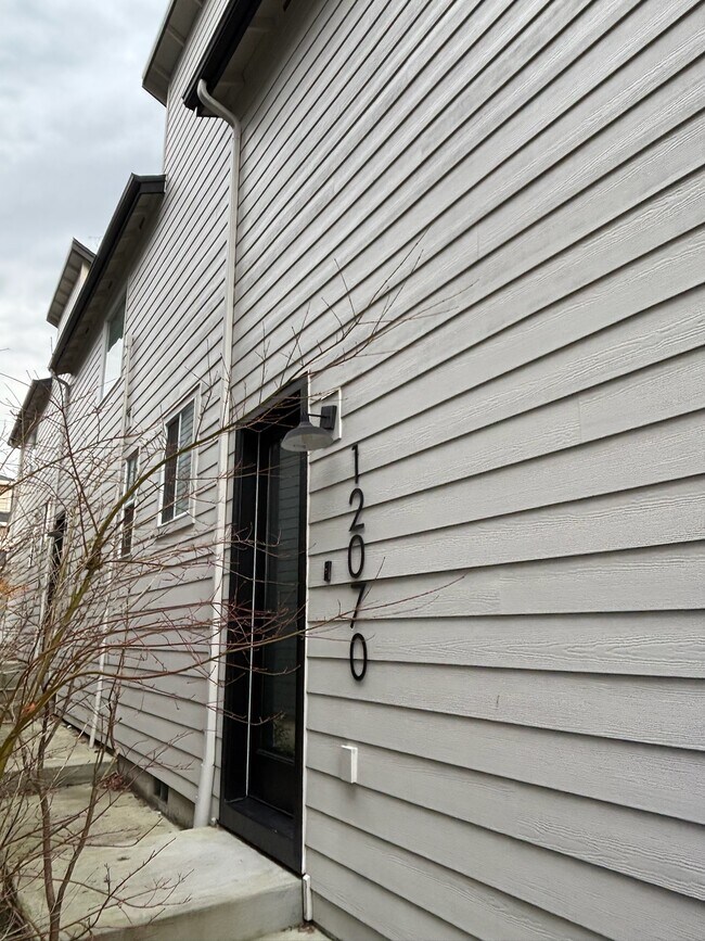 12070 SE Pine St unit Pine Street, Portland, OR 97216 - photo 3