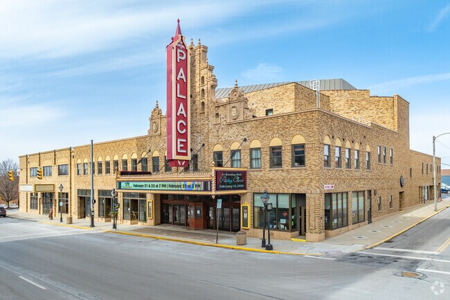 Marion Palace Theatre has been the entertainment hotspot of Marion since 1928, and currently hosts plays and touring musicians.