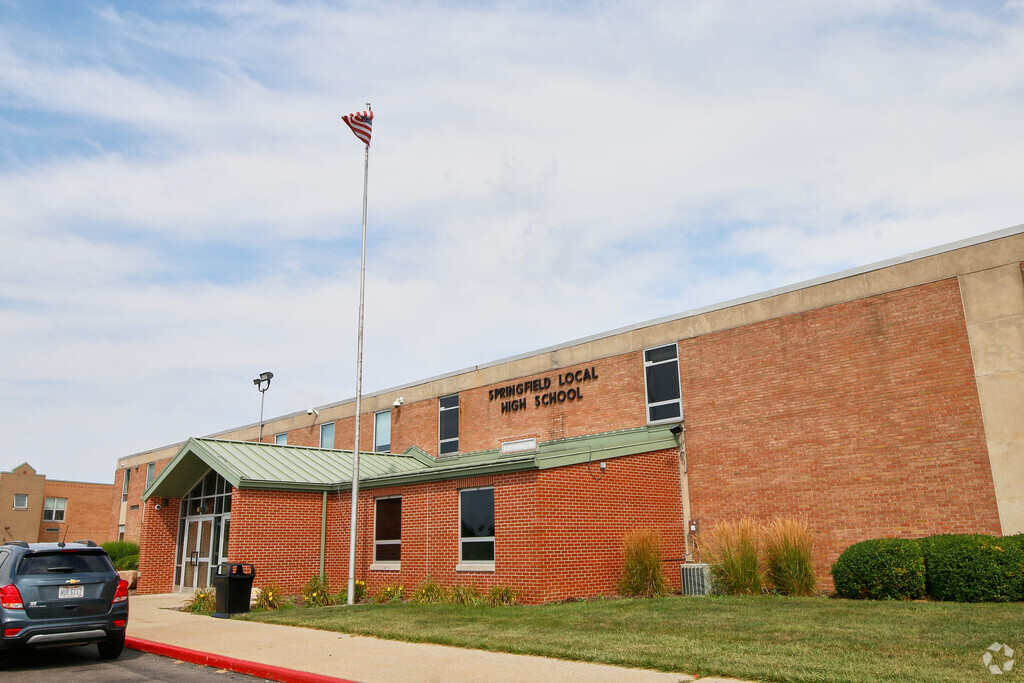 Springfield High School is located in the Mahoning County area of New Middletown Ohio.