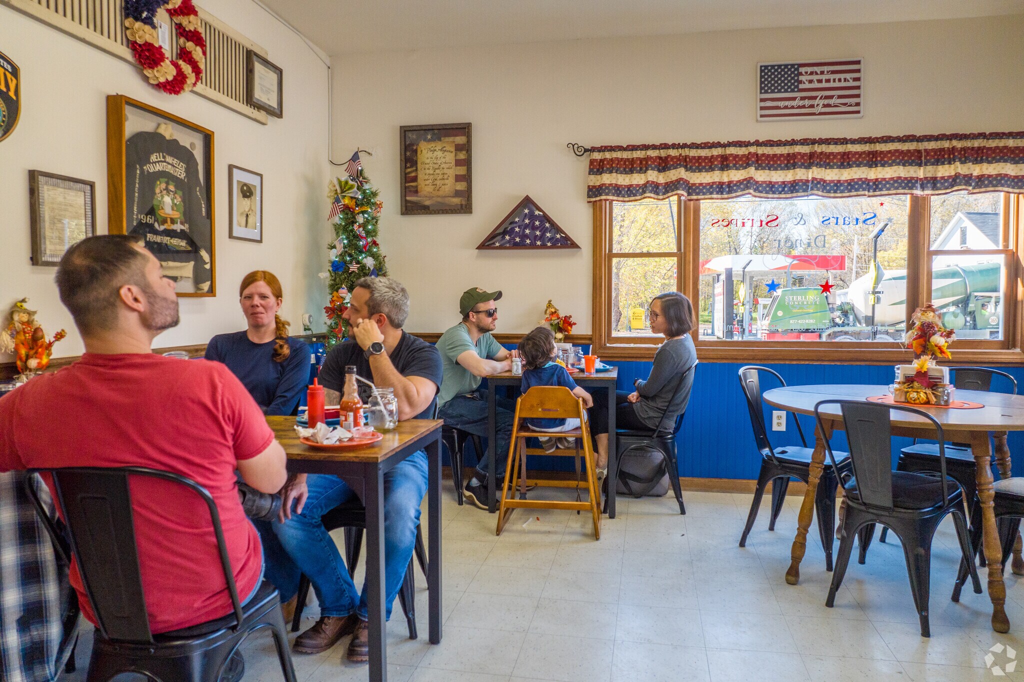 Neighbors enjoying lunch at Hubb Town Diner.