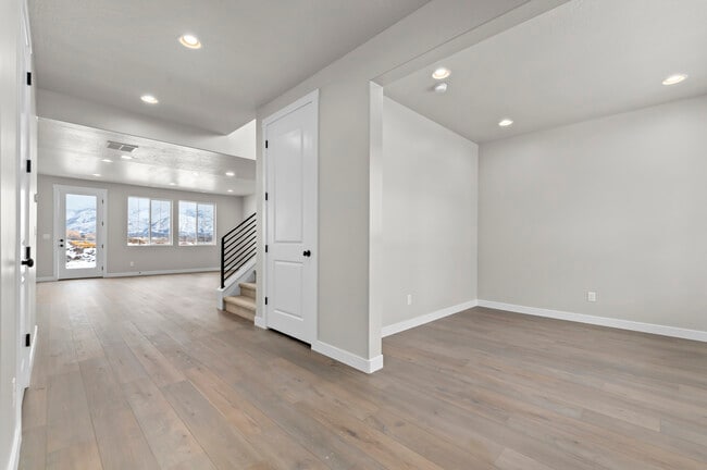 1918 S 2475 W, West Haven, UT 84401 - photo 4