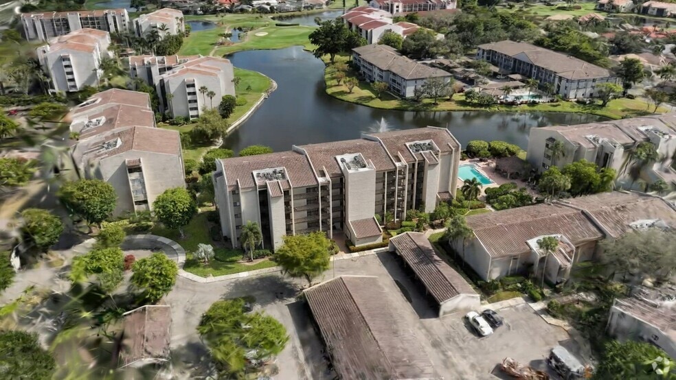 Steamboat Bend Condominium unit 201, Fort Myers, FL 33919 - photo 2