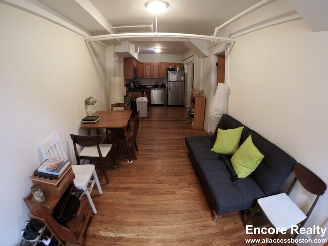 241 Freeman St unit D, Brookline, MA 02446 - photo 4