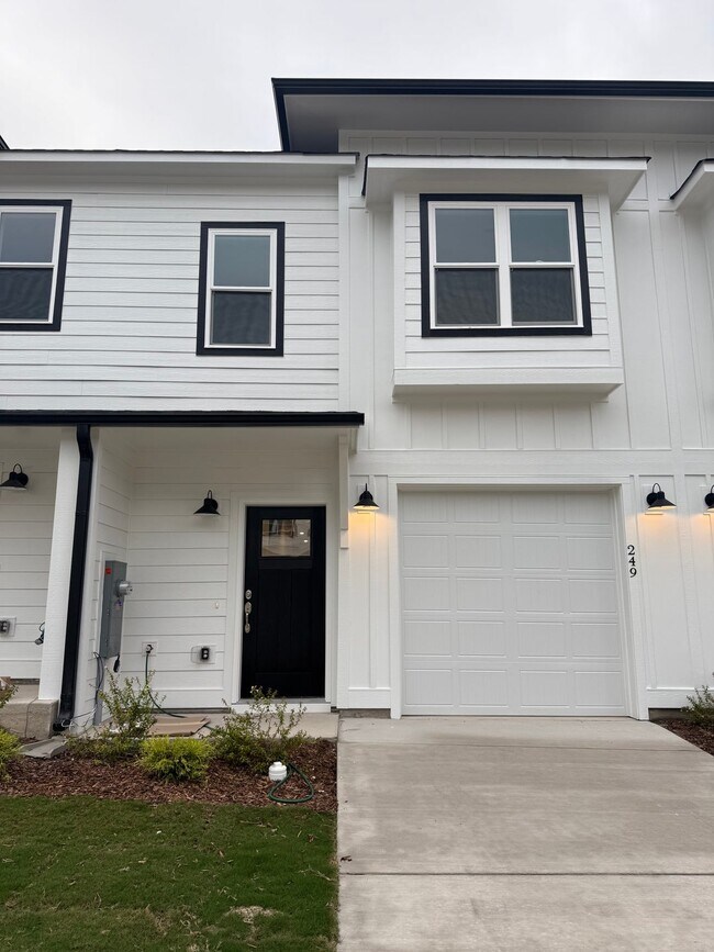 249 Townhome Ln, Southern Pines, NC 28387