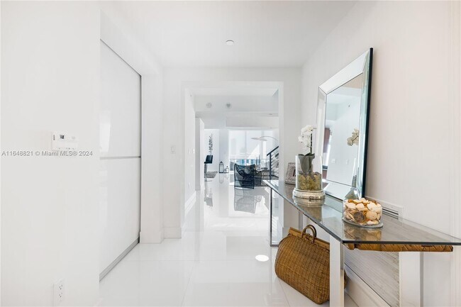 Peninsula II unit 2002, Aventura, FL 33160 - photo 4