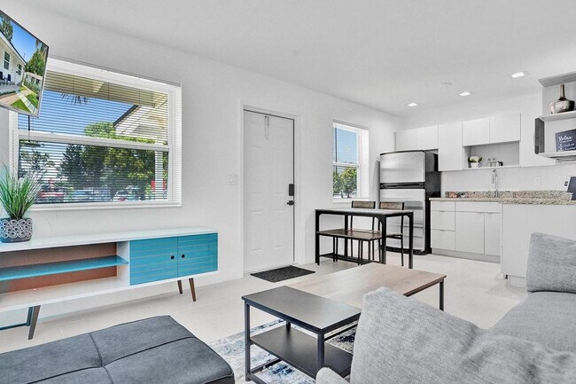 208 SE 4th St unit ID1239422P, Hallandale Beach, FL 33009 - photo 5