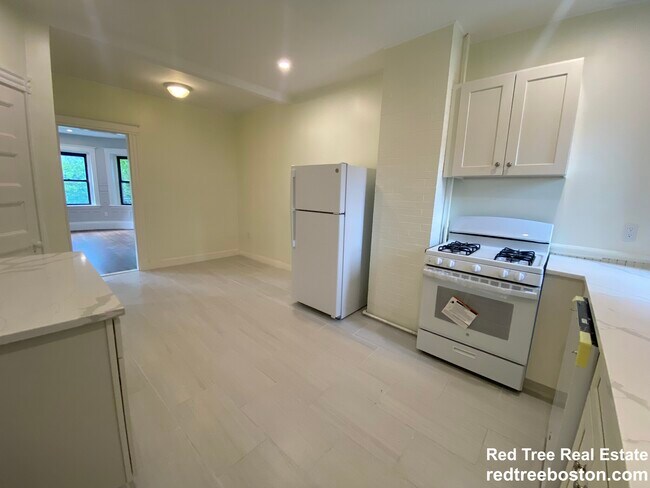 1855 Beacon St unit 2, Brookline, MA 02445 - photo 5