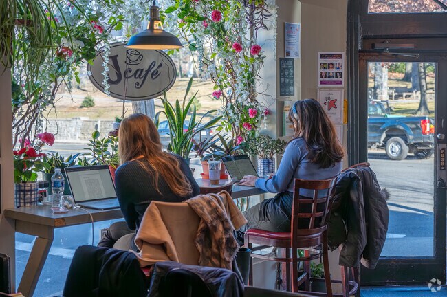 Pelham Manor’s J Café offers a welcoming atmosphere for relaxing or working.